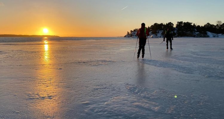 Best Way to Walking on Ice: Expert Tips for Safe Navigation